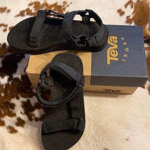 Teva Sandals with Velcro straps, sz 8